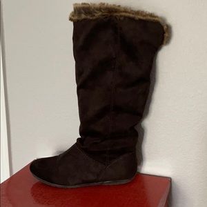 Brown furry inside winter boot
